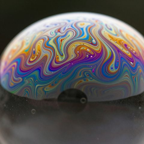 肥皂泡的虹彩